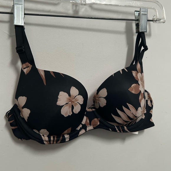 Victoria Secret Wear Everywhere Lightly Lined Bra - Picture 2 of 10